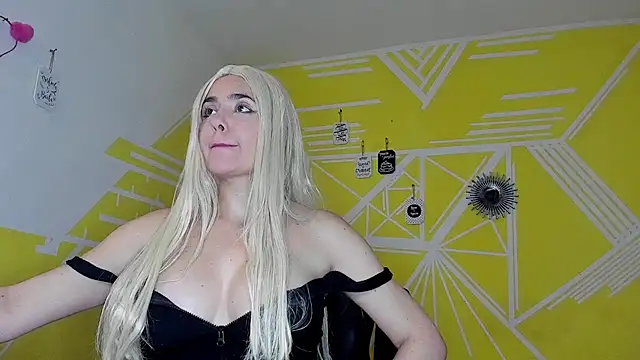 Snapshot of Nikolle_Rouss chatting on 10/31/25, 04:35 Nikolle Rouss online show from 10/31/25, 04:35