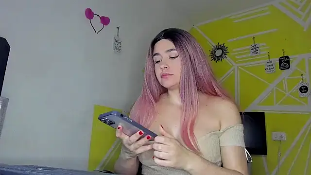 Snapshot of Nikolle_Rouss chatting on 11/11/25, 04:40 Nikolle Rouss online show from 11/11/25, 04:40