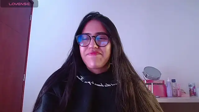 Snapshot of Paris-love chatting on 12/06/24, 04:36 Paris-love online show from 12/06/24, 04:36