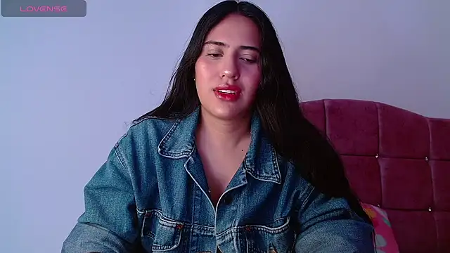 Snapshot of Paris-love chatting on 12/21/24, 04:41 Paris-love online show from 12/21/24, 04:41