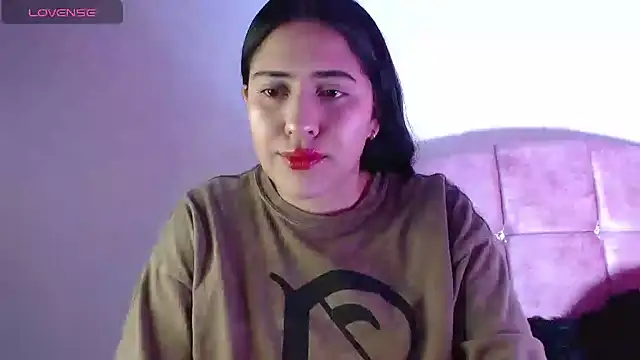 Snapshot of Paris-love chatting on 01/02/25, 06:07 Paris-love online show from 01/02/25, 06:07