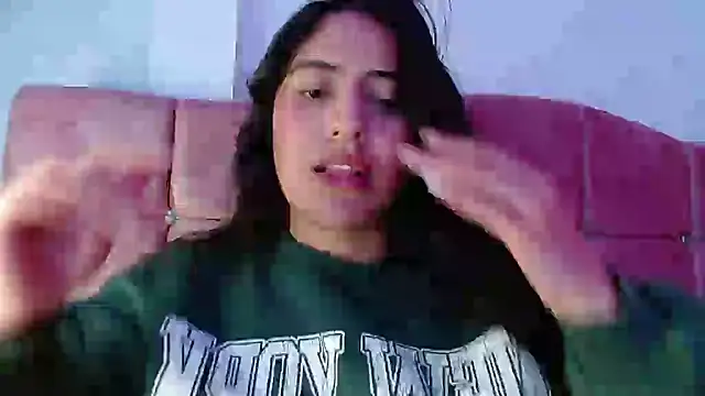 Snapshot of Paris-love chatting on 01/04/25, 09:00 Paris-love online show from 01/04/25, 09:00