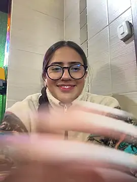 Snapshot of Paris-love chatting on 03/08/25, 09:18 Paris-love online show from 03/08/25, 09:18