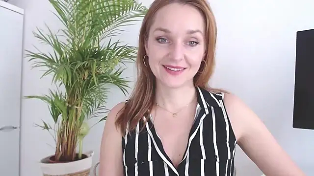 Snapshot of AliciaDesire chatting on 02/02/26, 02:16 AliciaDesire online show from 02/02/26, 02:16