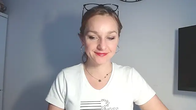 Snapshot of AliciaDesire chatting on 02/18/26, 06:53 AliciaDesire online show from 02/18/26, 06:53