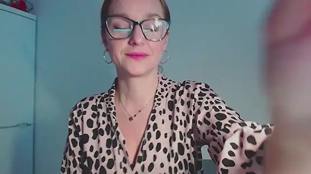 Snapshot of AliciaDesire chatting on 02/25/26, 06:45 AliciaDesire online show from 02/25/26, 06:45