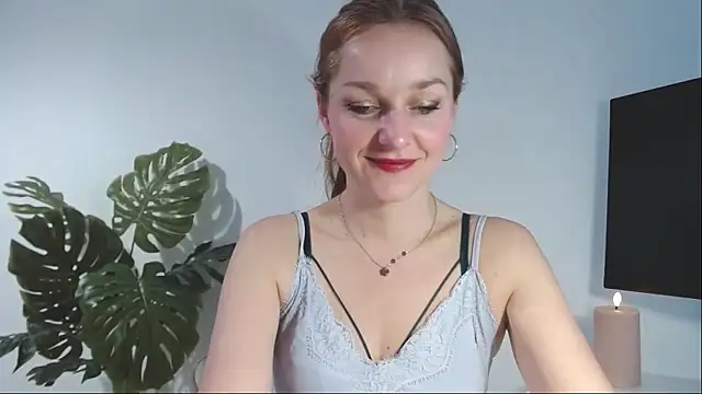 Snapshot of AliciaDesire chatting on 03/11/26, 06:30 AliciaDesire online show from 03/11/26, 06:30