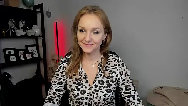 Snapshot of AliciaDesire chatting on 03/17/26, 07:01 AliciaDesire online show from 03/17/26, 07:01