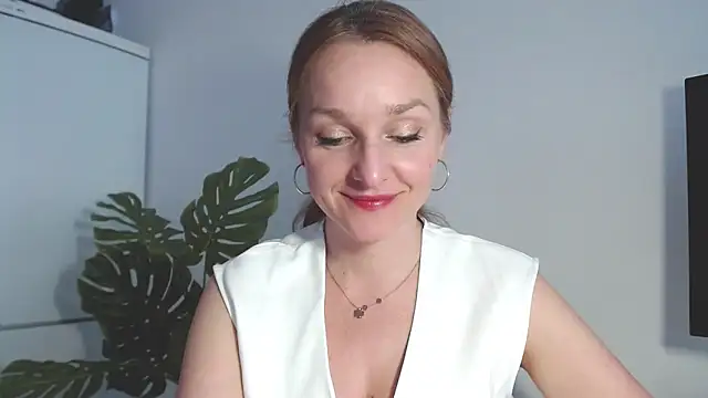 Snapshot of AliciaDesire chatting on 03/23/26, 02:10 AliciaDesire online show from 03/23/26, 02:10