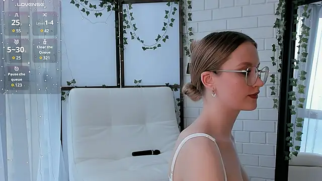 IsabellaTorrance online show from 02/28/25, 09:58