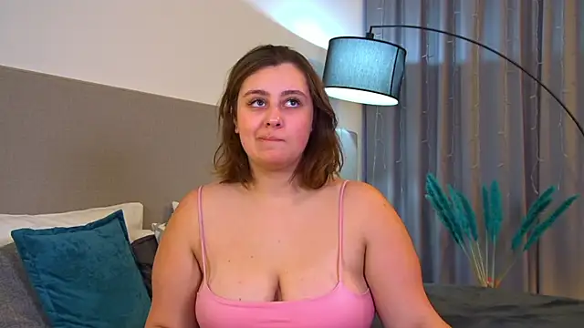 Snapshot of MaryMurray chatting on 10/13/25, 06:41 MaryMurray online show from 10/13/25, 06:41