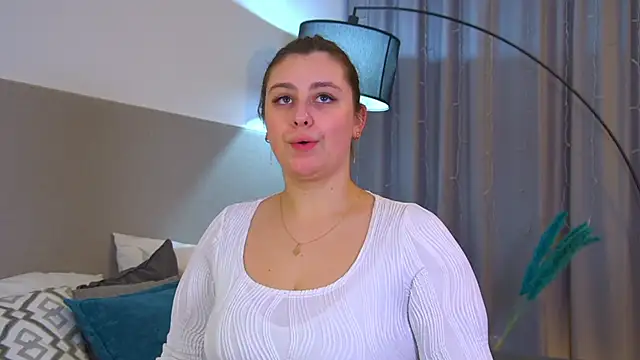 Snapshot of MaryMurray chatting on 11/17/25, 06:35 MaryMurray online show from 11/17/25, 06:35