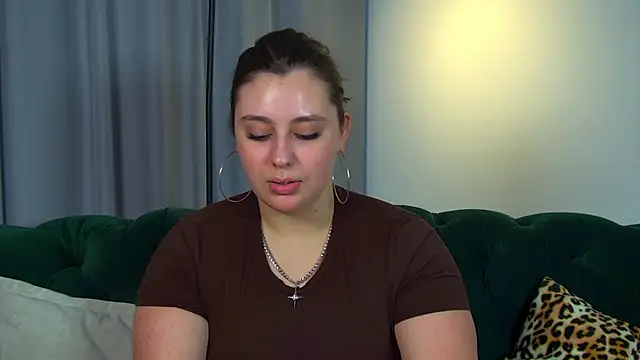 Snapshot of MaryMurray chatting on 11/20/25, 06:35 MaryMurray online show from 11/20/25, 06:35