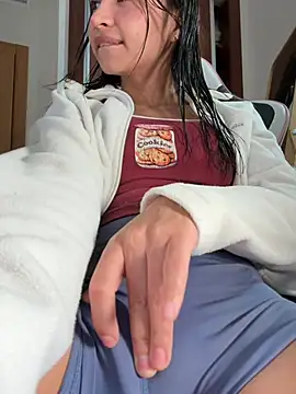 Snapshot of Adriennesexxx chatting on 03/13/26, 05:41 Adriennesexxx online show from 03/13/26, 05:41