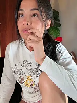 Snapshot of Adriennesexxx chatting on 04/15/26, 07:58 Adriennesexxx online show from 04/15/26, 07:58