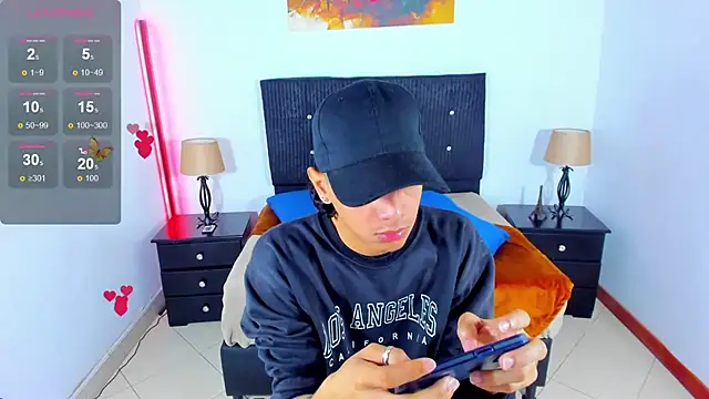 Snapshot of Brand_habes chatting on 12/17/24, 04:43 Brand habes online show from 12/17/24, 04:43