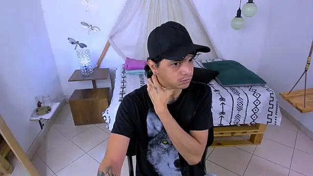 Snapshot of Brand_habes chatting on 09/20/25, 01:23 Brand habes online show from 09/20/25, 01:23