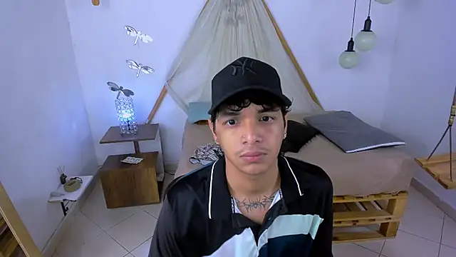 Snapshot of Brand_habes chatting on 09/24/25, 01:25 Brand habes online show from 09/24/25, 01:25