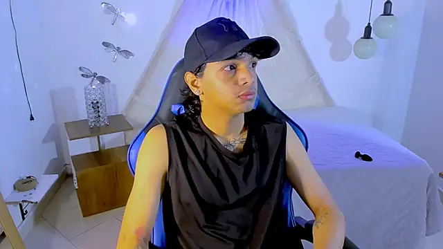 Snapshot of Brand_habes chatting on 11/11/25, 01:44 Brand habes online show from 11/11/25, 01:44