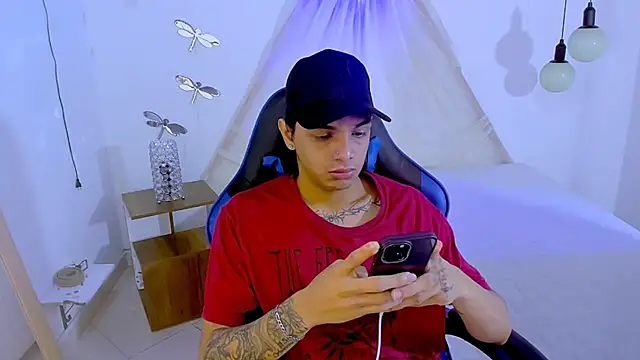 Snapshot of Brand_habes chatting on 11/12/25, 01:55 Brand habes online show from 11/12/25, 01:55