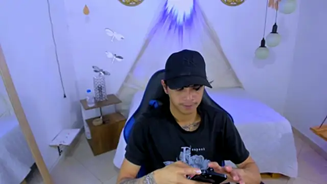 Snapshot of Brand_habes chatting on 11/19/25, 01:33 Brand habes online show from 11/19/25, 01:33