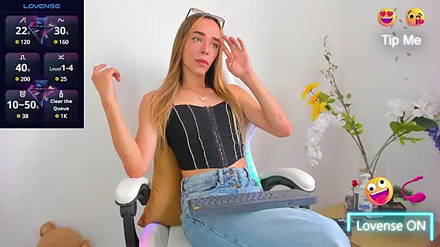 Snapshot of Linda_Crawford chatting on 02/01/25, 03:50 Linda Crawford online show from 02/01/25, 03:50