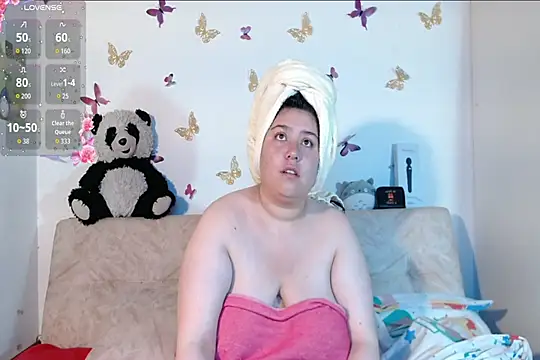 Snapshot of LennaTurnerr chatting on 02/11/26, 12:43 LennaTurnerr online show from 02/11/26, 12:43