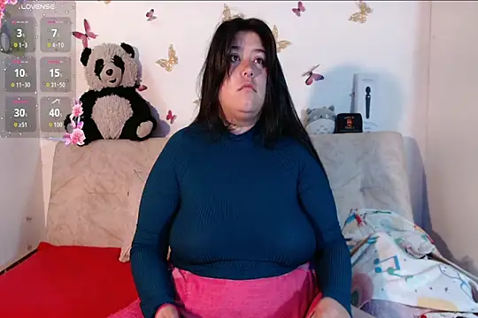 Snapshot of LennaTurnerr chatting on 02/12/26, 02:23 LennaTurnerr online show from 02/12/26, 02:23