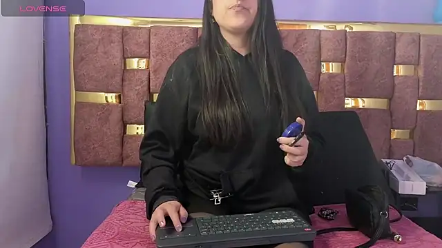 Snapshot of dakota_guirl chatting on 03/21/25, 03:33 dakota guirl online show from 03/21/25, 03:33