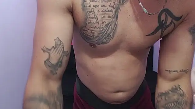 Snapshot of hugecocks_hot chatting on 04/25/26, 01:08 hugecocks hot online show from 04/25/26, 01:08