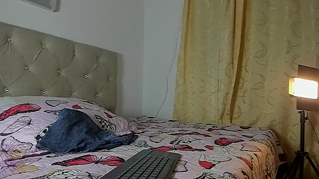 Vahiolet smith online show from 09/10/25, 03:17