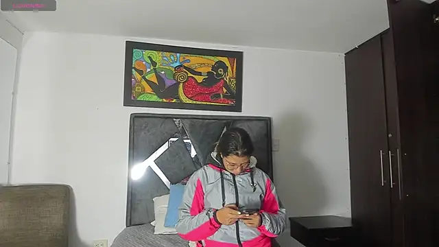 Vahiolet smith online show from 10/17/25, 03:10