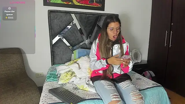 Vahiolet smith online show from 10/24/25, 02:08