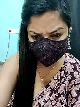 Snapshot of payal_sharma1 chatting on 03/13/25, 01:07 payal sharma1 online show from 03/13/25, 01:07