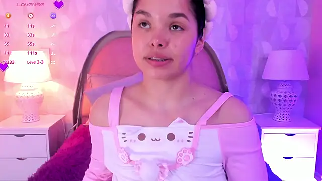 Snapshot of angeline_teen chatting on 04/21/26, 12:33 angeline teen online show from 04/21/26, 12:33