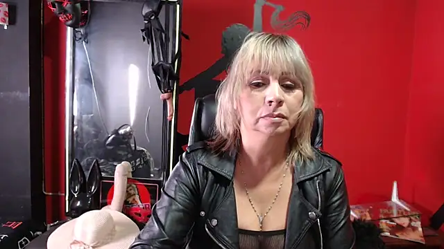 KLOE PIELL online show from 09/15/25, 09:15