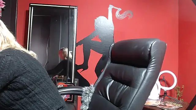 KLOE PIELL online show from 12/04/25, 08:17