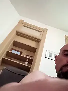Snapshot of mikeystrong chatting on 05/04/26, 01:01 mikeystrong online show from 05/04/26, 01:01
