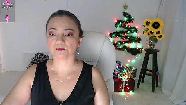 Snapshot of Ghada_milf chatting on 12/15/25, 07:40 Ghada milf online show from 12/15/25, 07:40