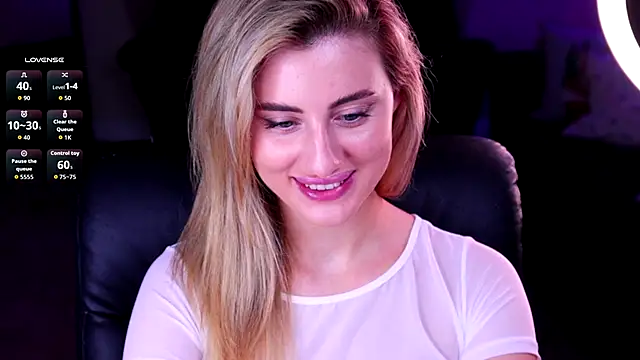 Snapshot of Naughty-Kitty1 chatting on 11/06/25, 10:43 Naughty-Kitty1 online show from 11/06/25, 10:43