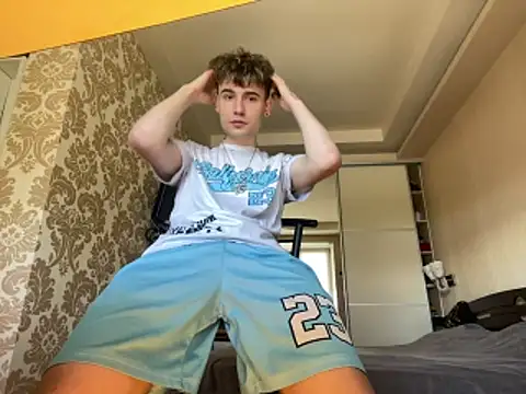 Snapshot of Mike_severi2 chatting on 04/06/26, 06:03 Mike severi2 online show from 04/06/26, 06:03