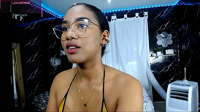 Hillary queen online show from 10/03/25, 12:46