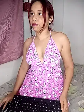 Snapshot of emma-19- chatting on 02/25/26, 04:33 emma-19- online show from 02/25/26, 04:33