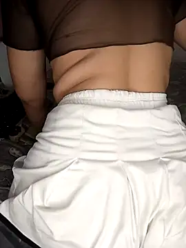 Snapshot of emma-19- chatting on 03/26/26, 04:29 emma-19- online show from 03/26/26, 04:29