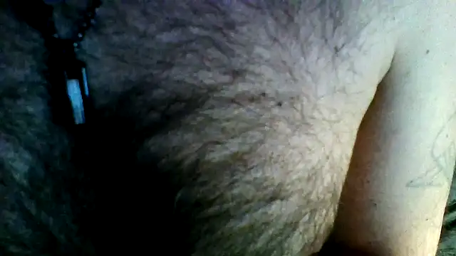 Snapshot of titanzitte chatting on 01/12/26, 01:11 titanzitte online show from 01/12/26, 01:11