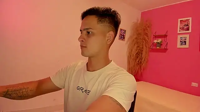 Snapshot of JANER_03 chatting on 11/02/25, 05:59 JANER 03 online show from 11/02/25, 05:59