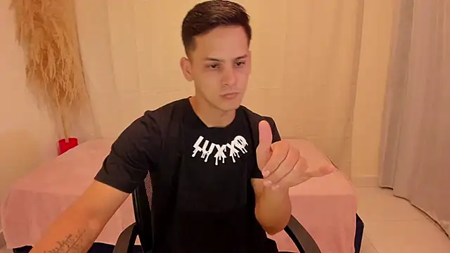 Snapshot of JANER_03 chatting on 12/21/25, 01:18 JANER 03 online show from 12/21/25, 01:18