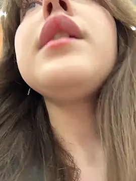 Snapshot of Peachy_Dream chatting on 10/13/25, 06:08 Peachy Dream online show from 10/13/25, 06:08