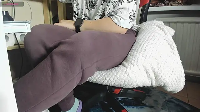 Snapshot of Queen_Sport chatting on 09/27/25, 03:00 Queen Sport online show from 09/27/25, 03:00