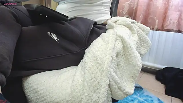 Snapshot of Queen_Sport chatting on 11/21/25, 07:40 Queen Sport online show from 11/21/25, 07:40